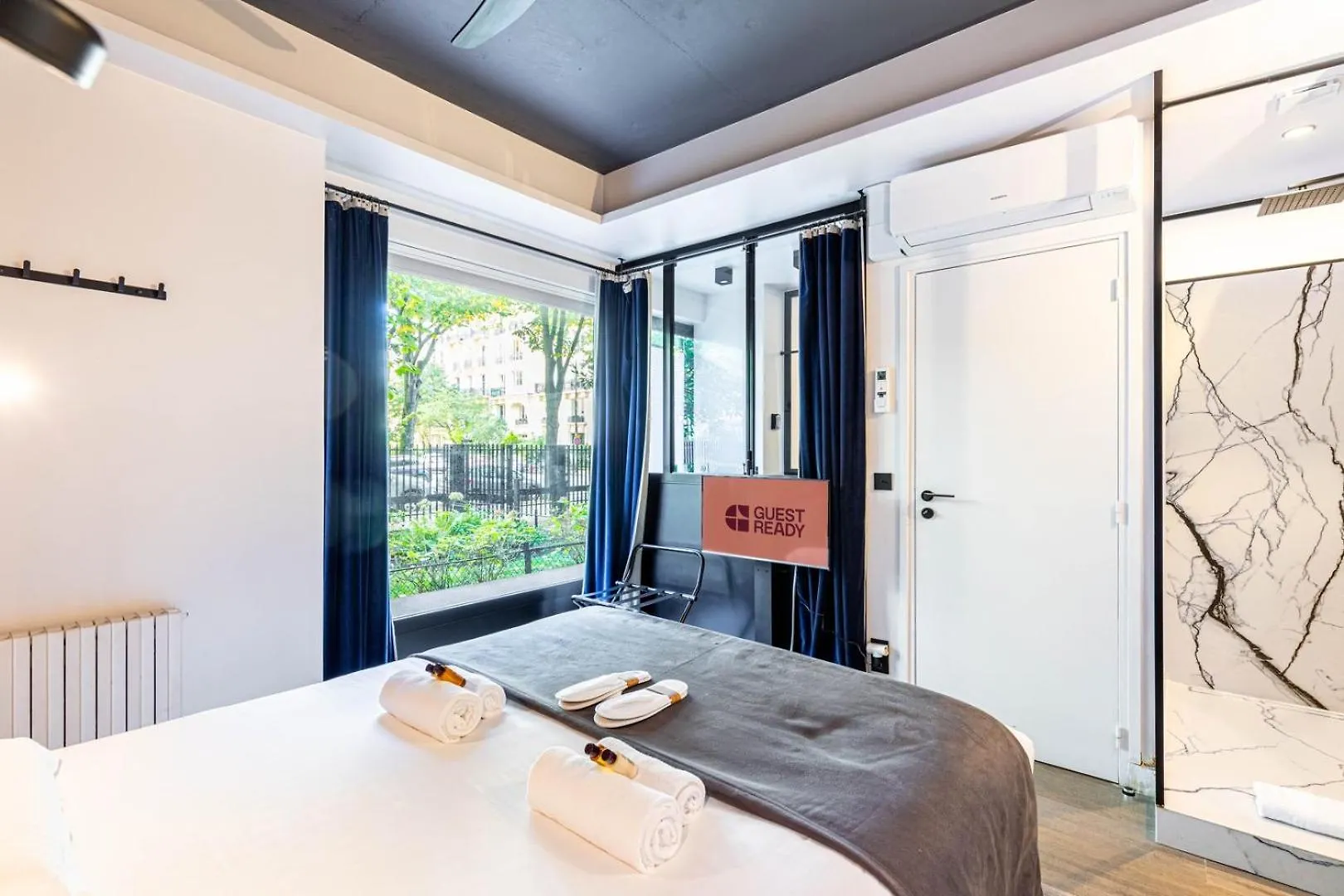 Modern Family Next To The Eiffel Tower Apartment Paris